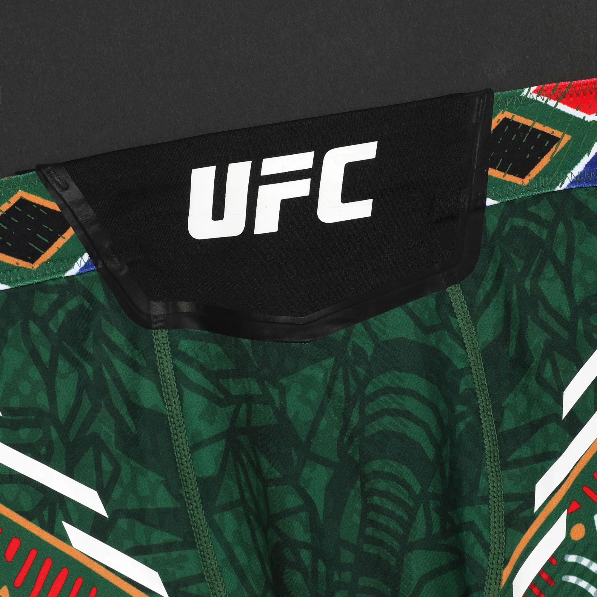 Dricus Du Plessis Limited Edition UFC 319 Venum Shorts & Canvas Display - Image 4