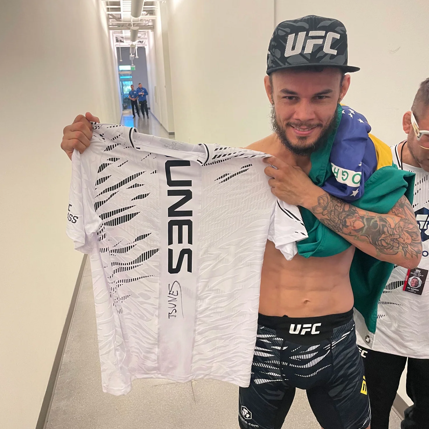 Felipe Bunes Signed 1-of-1 Fight Issued Jersey UFC Fight Night: Dern vs Ribas - Image 2