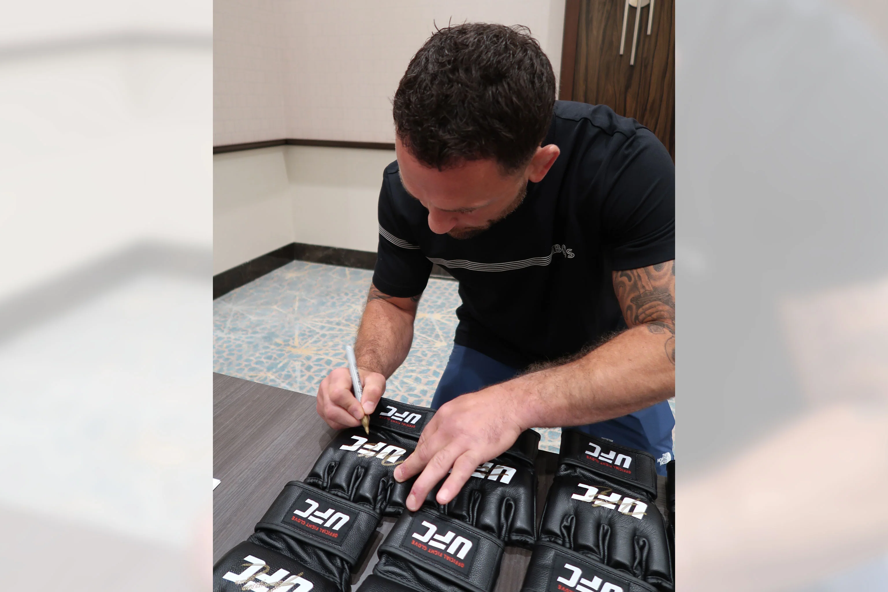Frankie Edgar Signed Official UFC Gloves - Image 3