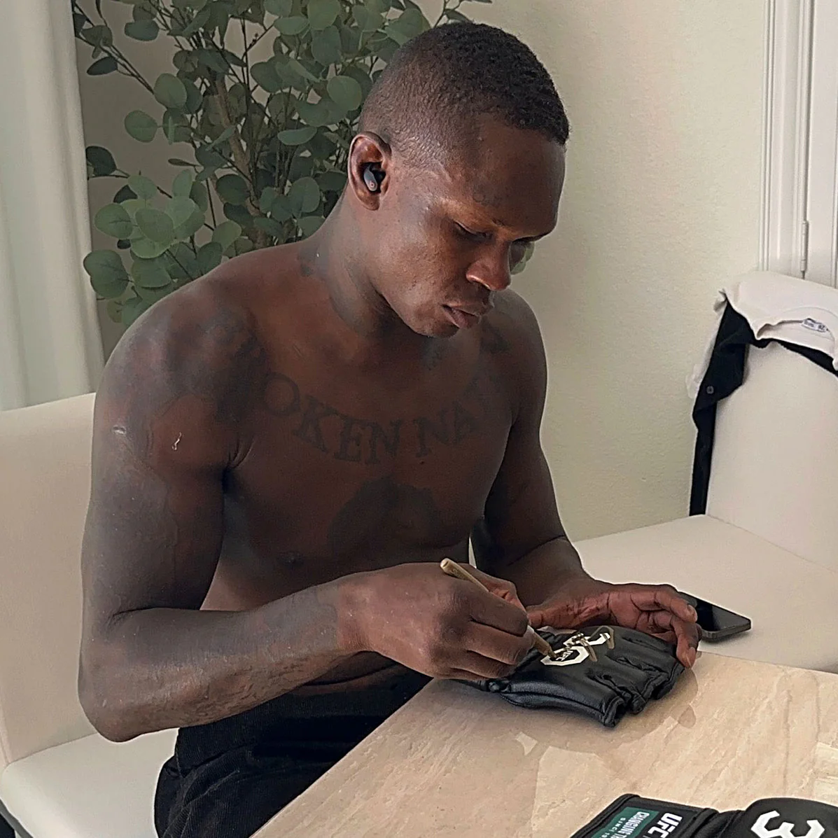 Israel Adesanya Signed Official UFC Gloves - 30th Anniversary Edition - Image 3