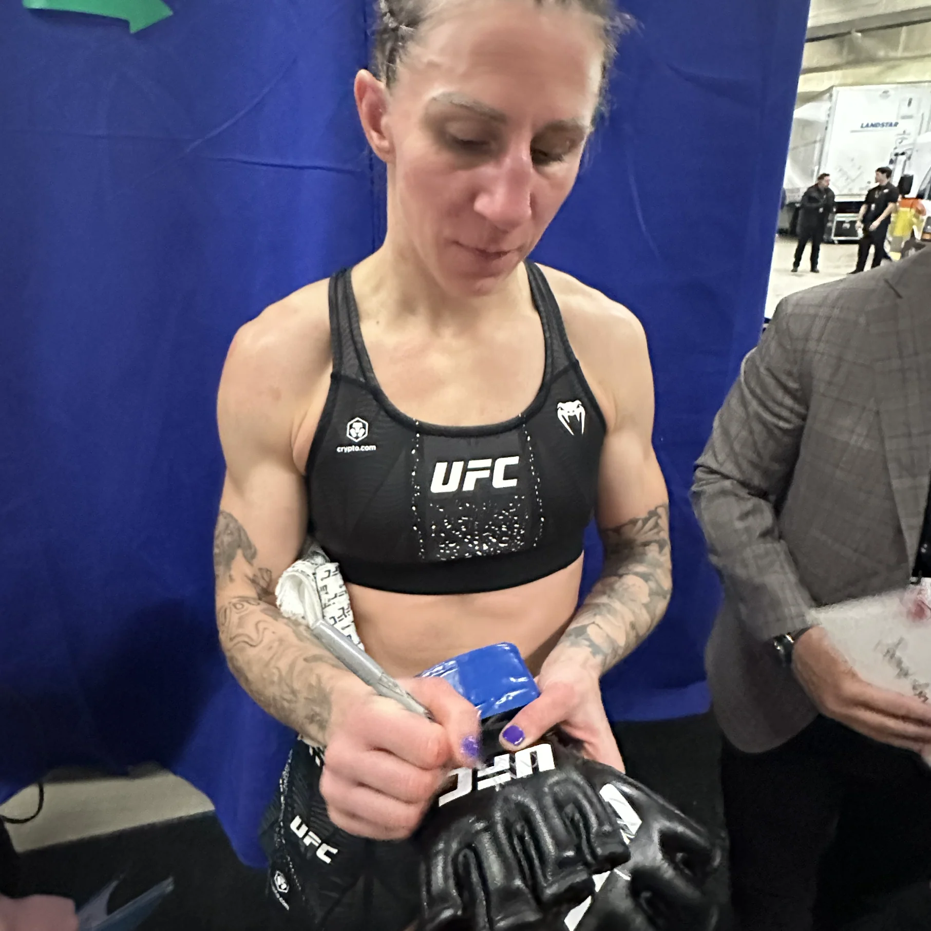 Jamey-Lyn Horth Signed 1-of-1 Fight Worn Gloves UFC Fight Night: Burns vs Malott - Image 2