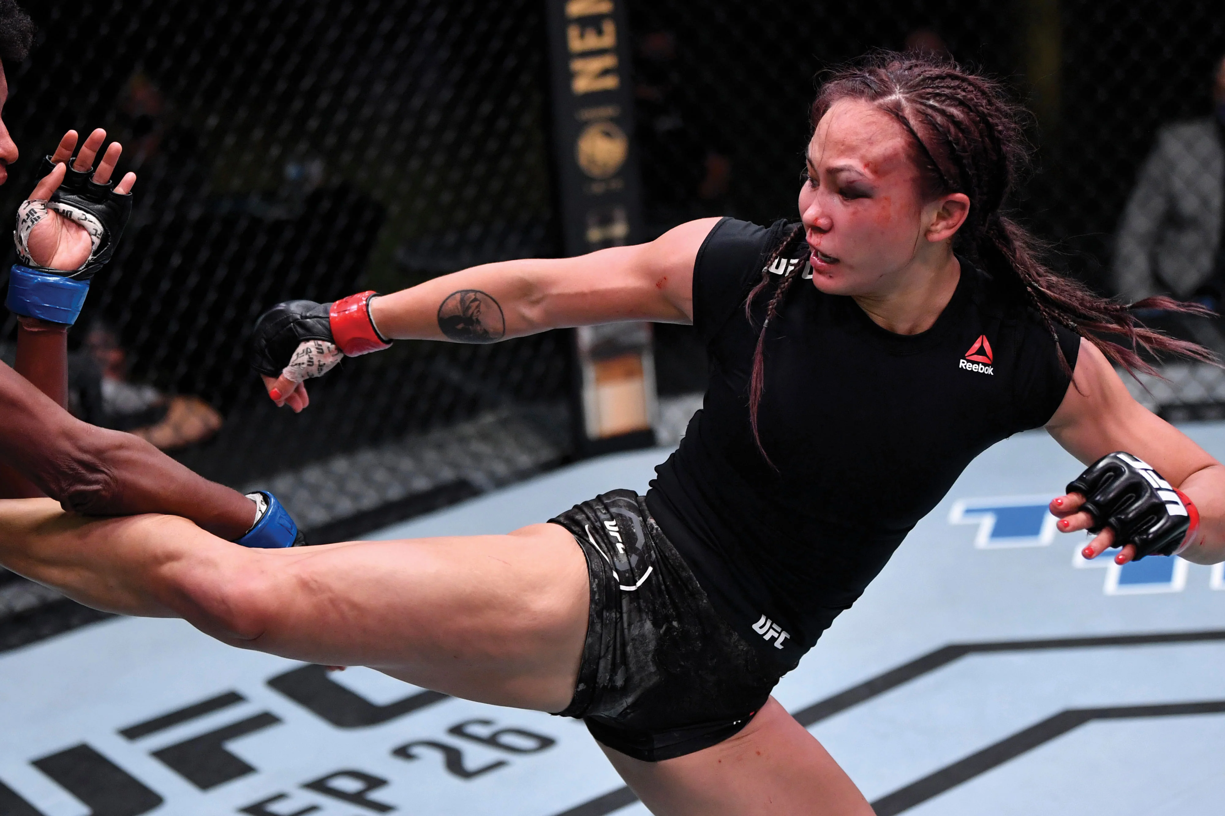 Michelle Waterson Signed Photo UFC Fight Night: Waterson vs Hill - Image 3