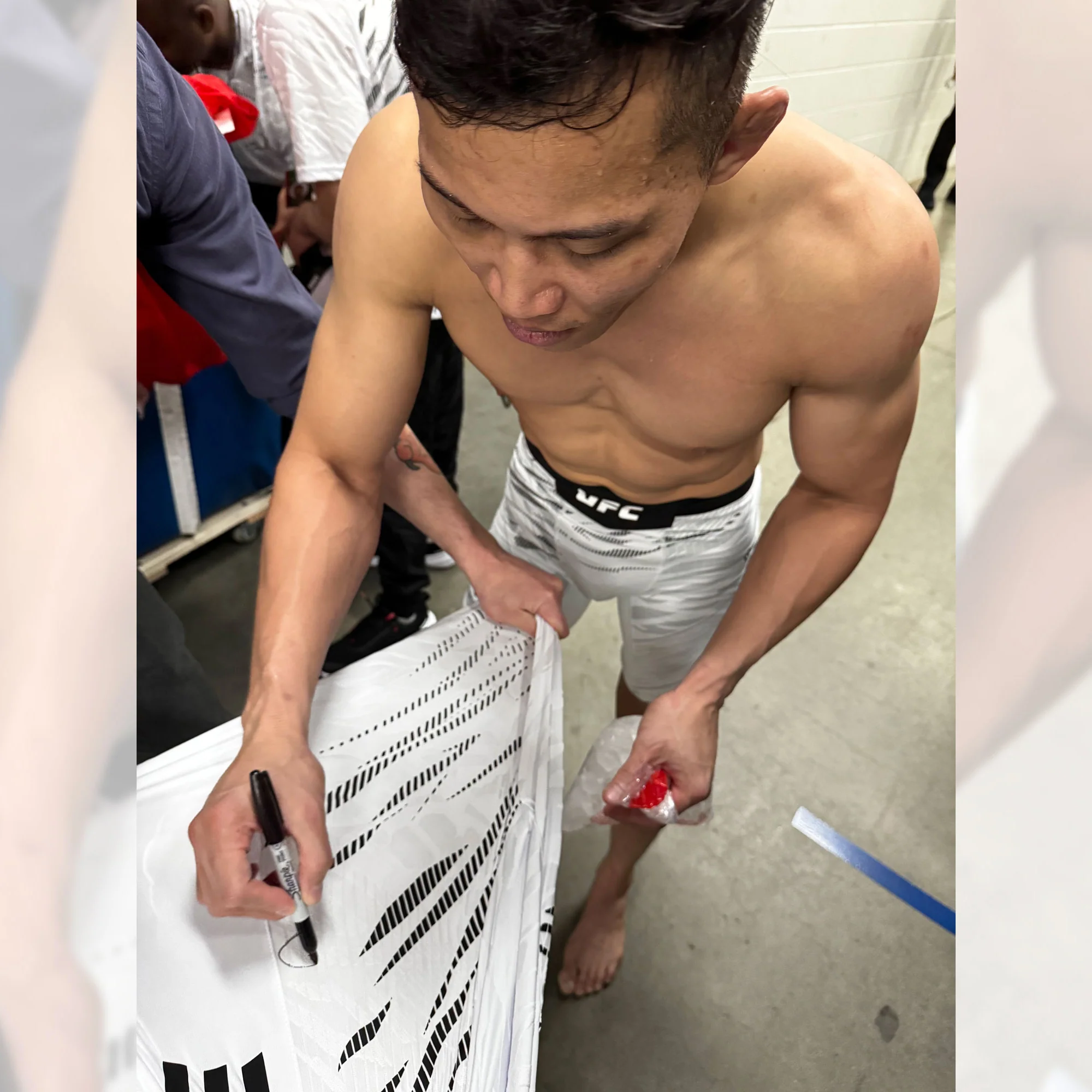 Quang Le Signed 1-of-1 Fight Issued Jersey UFC Fight Night: Sandhagen vs Figueiredo - Image 2