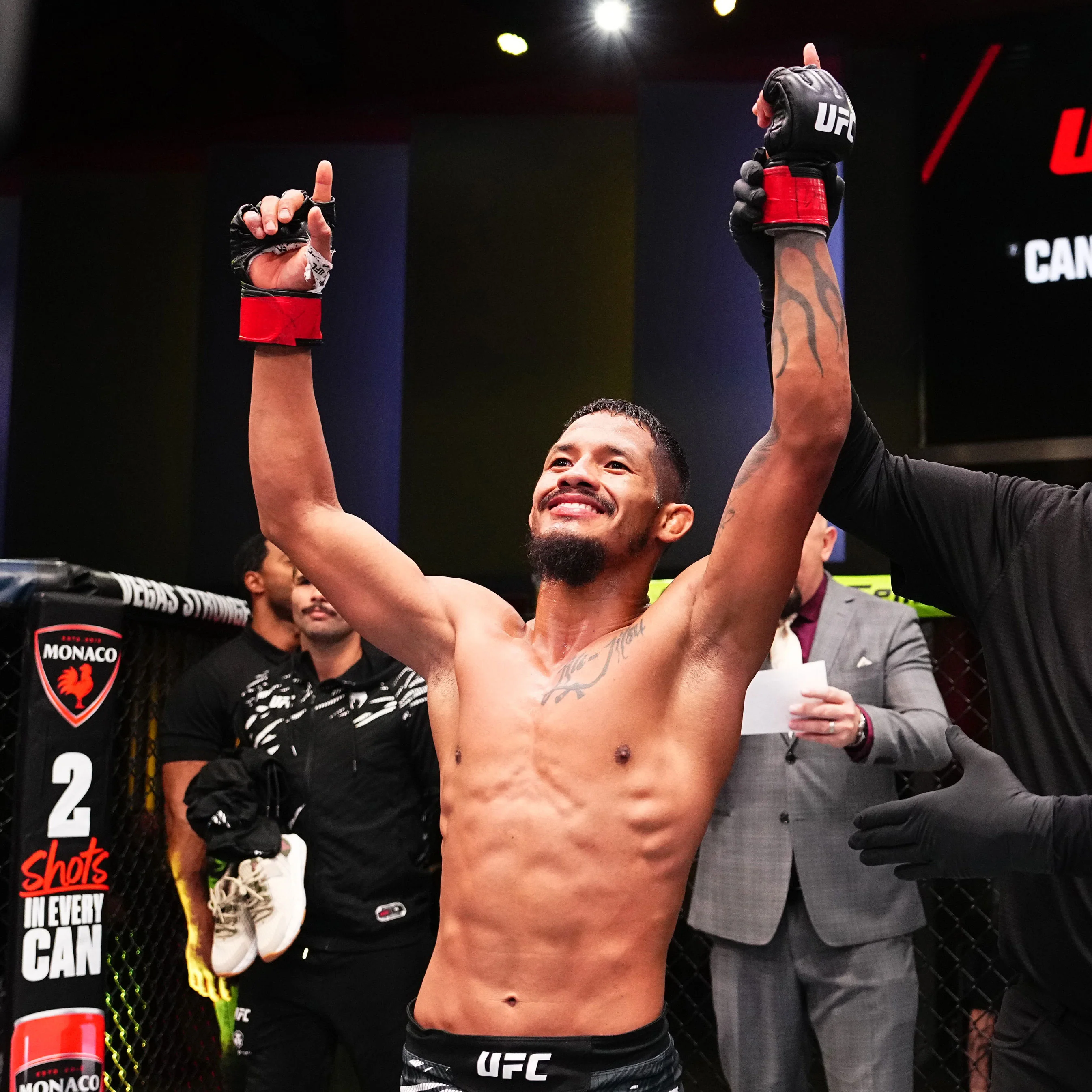 Rafael Estevam Signed 1-of-1 Fight Issued Hoodie UFC Fight Night: Cannonier vs Rodrigues - Image 4