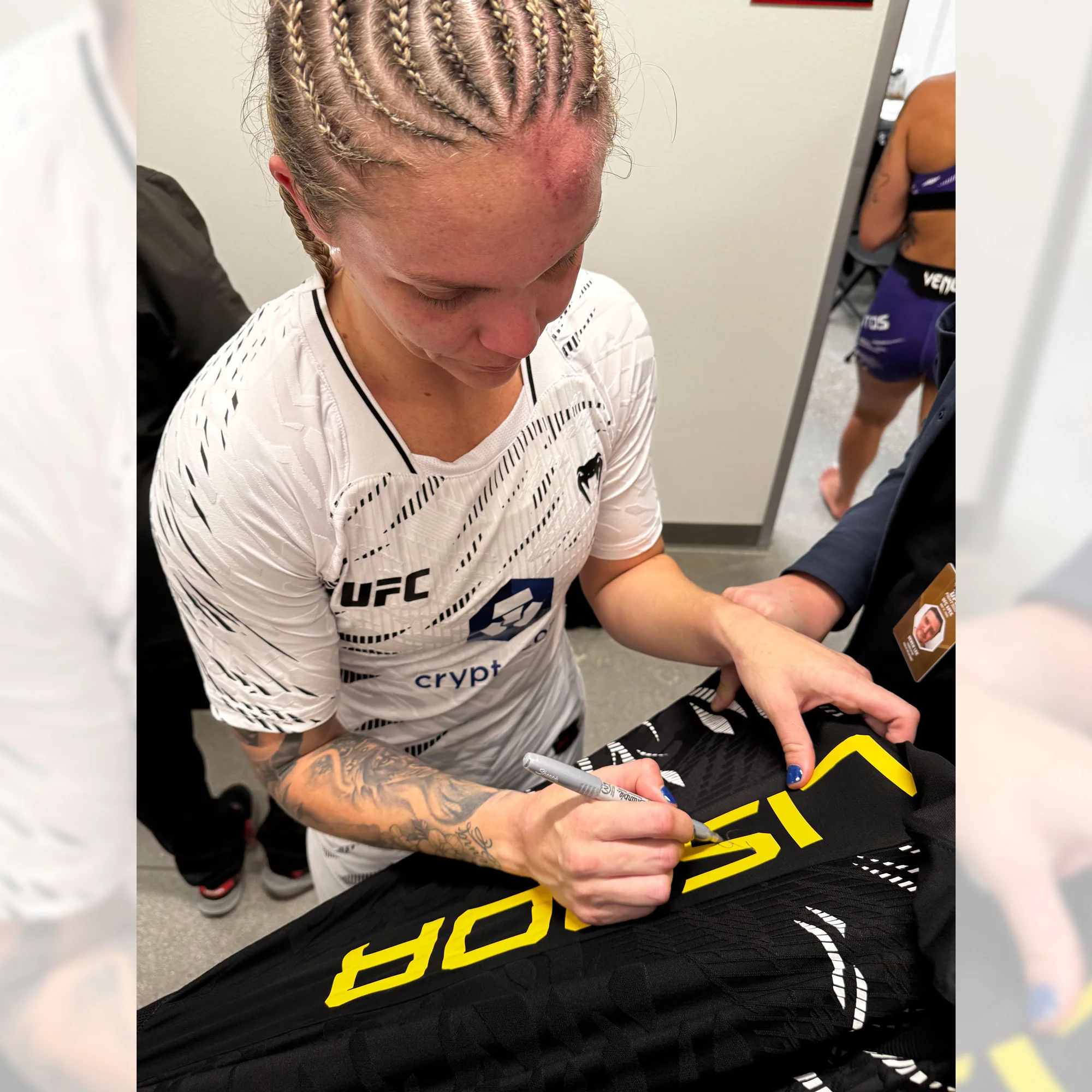 Tainara Lisboa Signed 1-of-1 Fight Issued Hoodie UFC Fight Night: Burns vs Morales - Image 2
