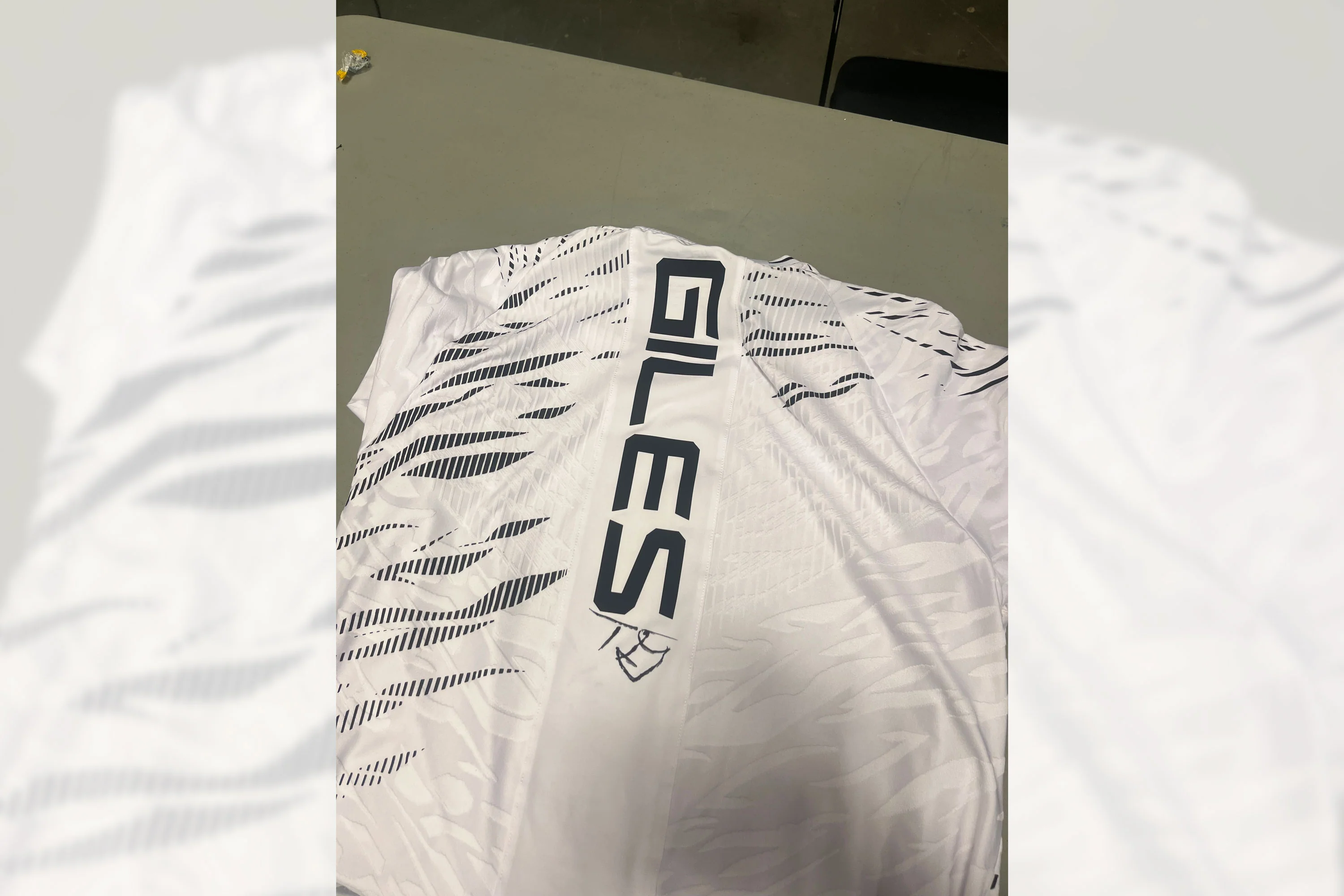 Trevin Giles Signed 1-of-1 Fight Issued Jersey UFC Fight Night: Moreno vs Albazi - Image 2