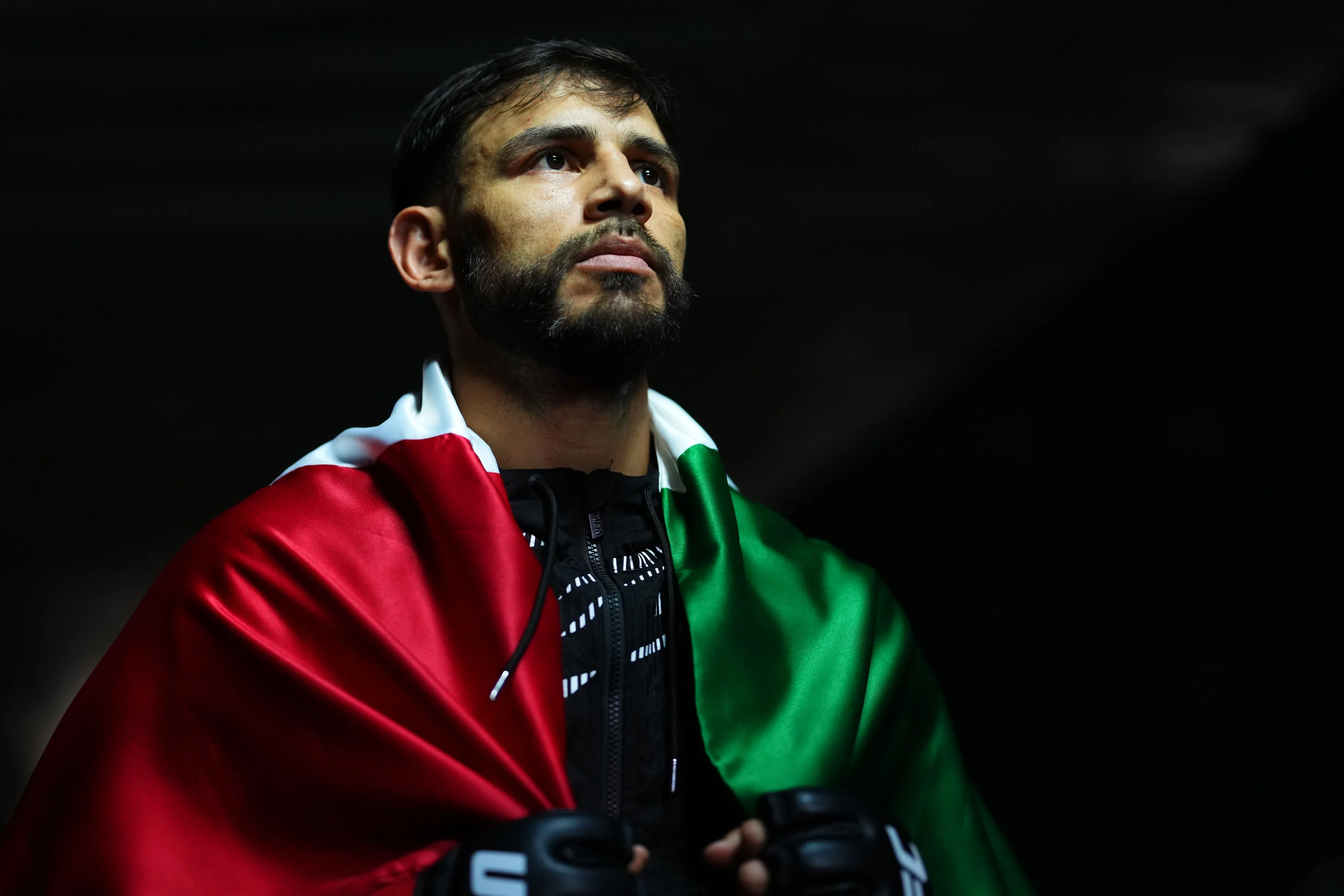 Yair Rodriguez Signed 1-of-1 Fight Issued Hoodie UFC 314: Volkanovski vs Lopes - Image 3