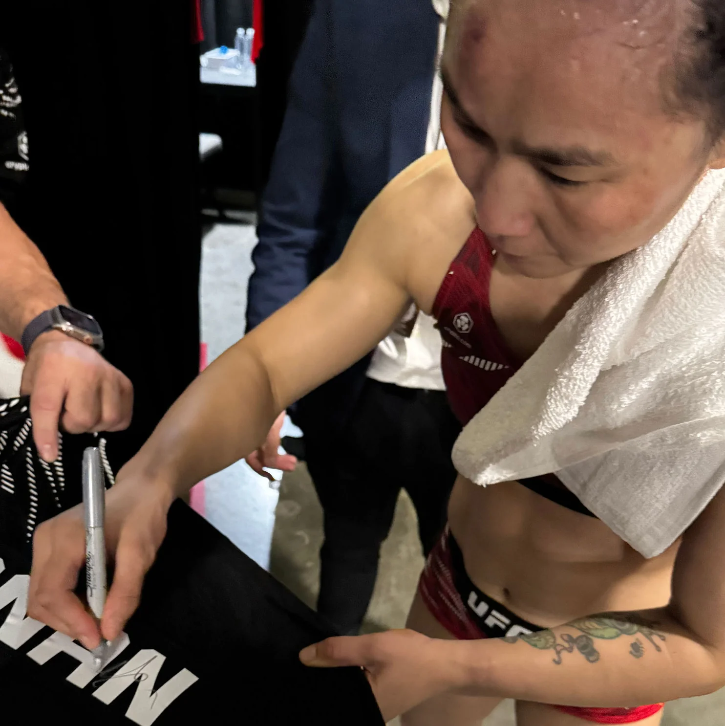 Yan Xiaonan Signed 1-of-1 Fight Issued Jersey UFC 314: Volkanovski vs Lopes - Image 2